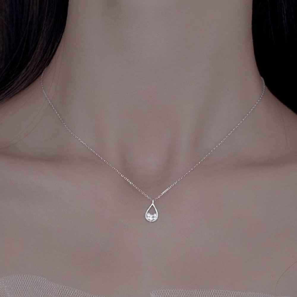 NEW Silver Simple Shiny Waterdrop Necklace